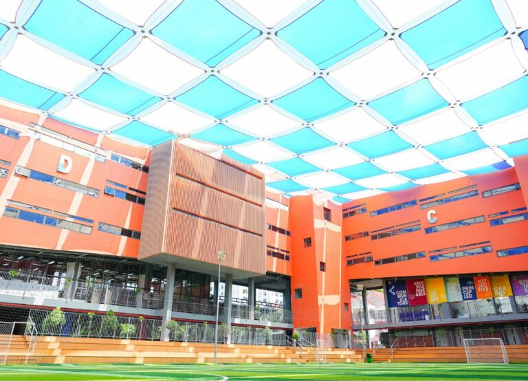 Monolanguage International School - SNA